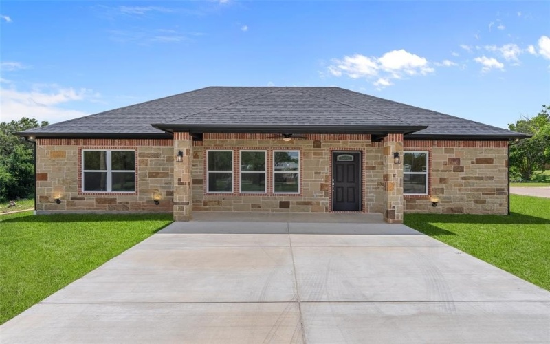 801 Comanche Cove Drive, Granbury, TX 76048, 3 Bedrooms Bedrooms, ,2 BathroomsBathrooms,Residential,For Sale,801 Comanche Cove Drive,20931467