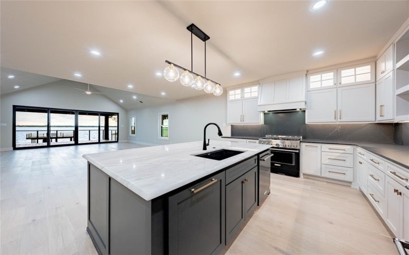 85 Isle Of View Drive, Tool, TX 75143, 5 Bedrooms Bedrooms, ,3 BathroomsBathrooms,Residential,For Sale,85 Isle Of View Drive,20930353