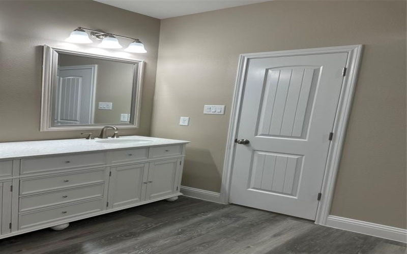 1009 S Preston Street, Ennis, TX 75119, 3 Bedrooms Bedrooms, ,2 BathroomsBathrooms,Residential,For Sale,1009 S Preston Street,20930373