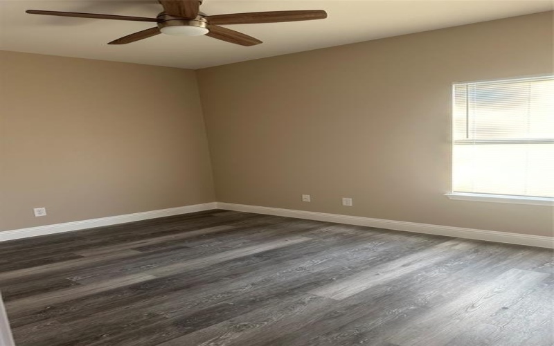 1009 S Preston Street, Ennis, TX 75119, 3 Bedrooms Bedrooms, ,2 BathroomsBathrooms,Residential,For Sale,1009 S Preston Street,20930373