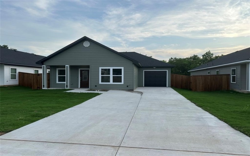 1009 S Preston Street, Ennis, TX 75119, 3 Bedrooms Bedrooms, ,2 BathroomsBathrooms,Residential,For Sale,1009 S Preston Street,20930373
