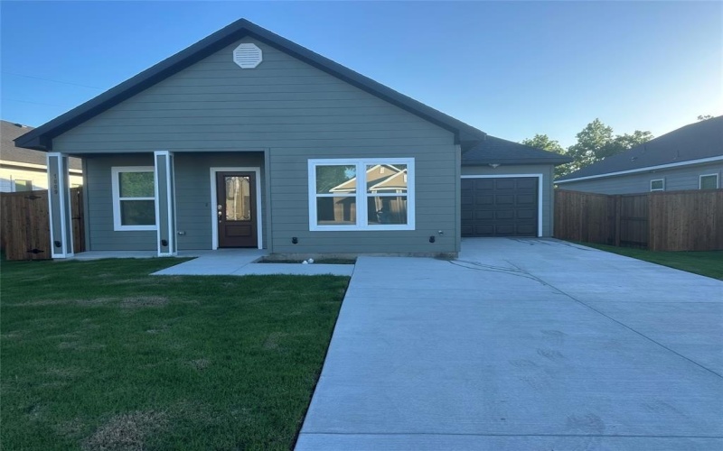 1009 S Preston Street, Ennis, TX 75119, 3 Bedrooms Bedrooms, ,2 BathroomsBathrooms,Residential,For Sale,1009 S Preston Street,20930373