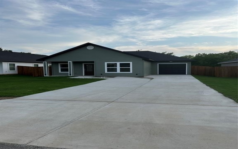 1009 S Preston Street, Ennis, TX 75119, 3 Bedrooms Bedrooms, ,2 BathroomsBathrooms,Residential,For Sale,1009 S Preston Street,20930373