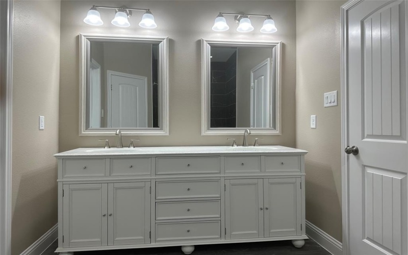1009 S Preston Street, Ennis, TX 75119, 3 Bedrooms Bedrooms, ,2 BathroomsBathrooms,Residential,For Sale,1009 S Preston Street,20930373