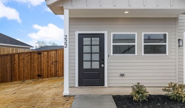 222 3rd Street, Hillsboro, TX 76645, 3 Bedrooms Bedrooms, ,2 BathroomsBathrooms,Residential,For Sale,222 3rd Street,20930448