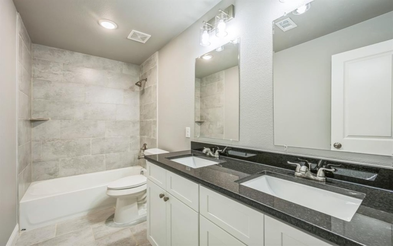1729 Foster Drive, Arlington, TX 76012, 5 Habitaciones Habitaciones , ,3 BañosBaños,Residential,En Venta,1729 Foster Drive,20932144