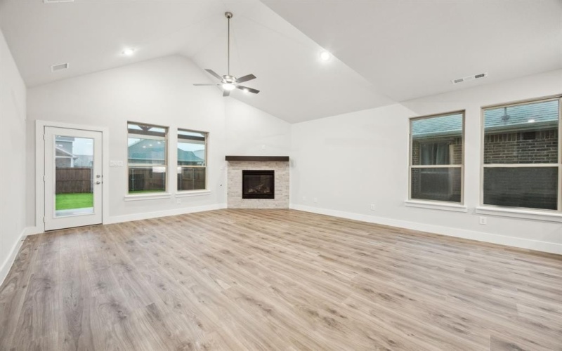 2233 Vista Way, Waxahachie, TX 75165, 4 Bedrooms Bedrooms, ,3 BathroomsBathrooms,Residential,For Sale,2233 Vista Way,20932661