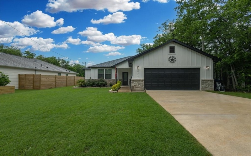 4312 Templeton St, Greenville, TX 75401, 3 Bedrooms Bedrooms, ,2 BathroomsBathrooms,Residential,For Sale,4312 Templeton St,20932532