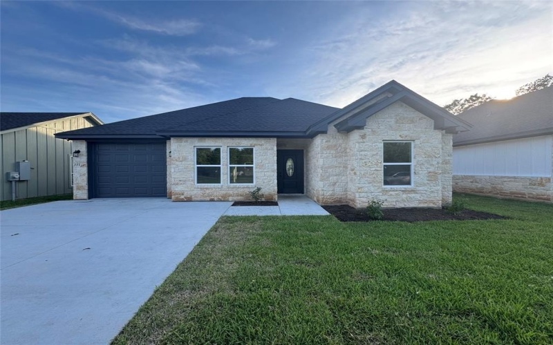 329 Rogers Street, McGregor, TX 76657, 3 Bedrooms Bedrooms, ,2 BathroomsBathrooms,Residential,For Sale,329 Rogers Street,228786