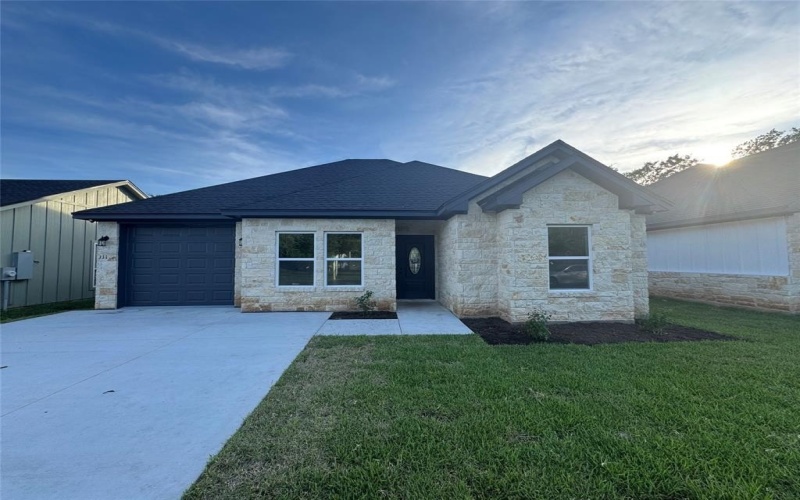 329 Rogers Street, McGregor, TX 76657, 3 Bedrooms Bedrooms, ,2 BathroomsBathrooms,Residential,For Sale,329 Rogers Street,228786