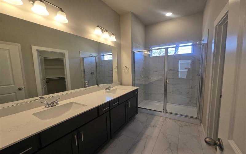 331 E Hull Street, Denison, TX 75021, 6 Bedrooms Bedrooms, ,5 BathroomsBathrooms,Residential,For Sale,331 E Hull Street,20933001