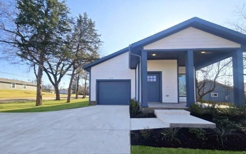 331 E Hull Street, Denison, TX 75021, 6 Bedrooms Bedrooms, ,5 BathroomsBathrooms,Residential,For Sale,331 E Hull Street,20933001
