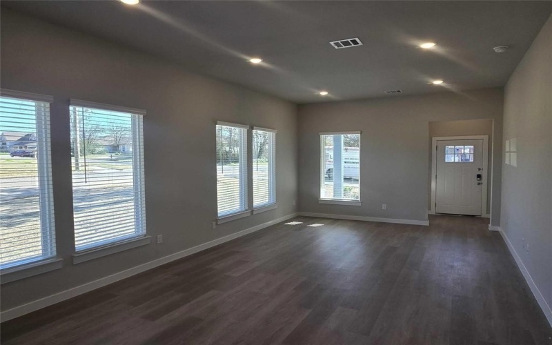 331 E Hull Street, Denison, TX 75021, 6 Bedrooms Bedrooms, ,5 BathroomsBathrooms,Residential,For Sale,331 E Hull Street,20933001