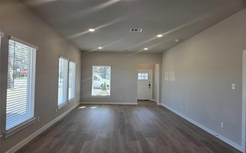 331 E Hull Street, Denison, TX 75021, 6 Bedrooms Bedrooms, ,5 BathroomsBathrooms,Residential,For Sale,331 E Hull Street,20933001