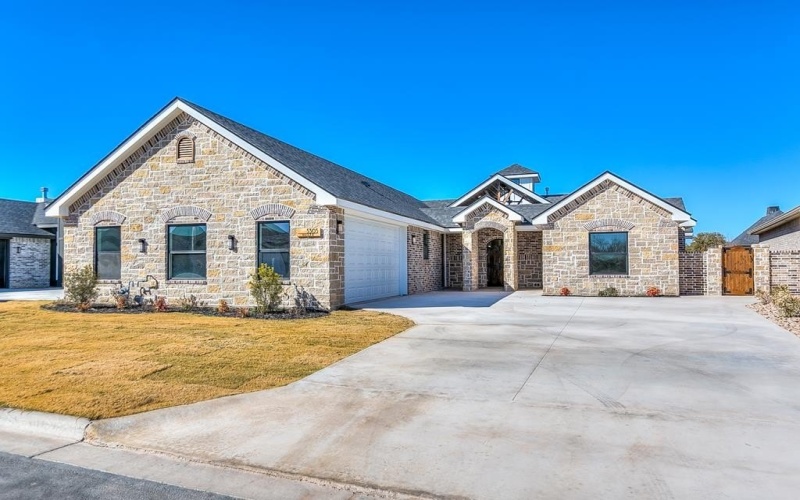5305 Riviera Lane, San Angelo, TX 76904, 4 Bedrooms Bedrooms, ,3 BathroomsBathrooms,Residential,For Sale,5305 Riviera Lane,126063
