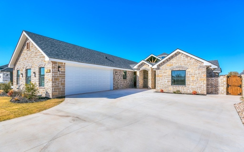 5305 Riviera Lane, San Angelo, TX 76904, 4 Bedrooms Bedrooms, ,3 BathroomsBathrooms,Residential,For Sale,5305 Riviera Lane,126063