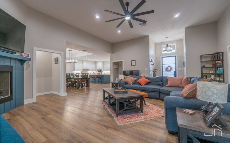 5318 Riviera Lane, San Angelo, TX 76904, 3 Bedrooms Bedrooms, ,2 BathroomsBathrooms,Residential,For Sale,5318 Riviera Lane,126926