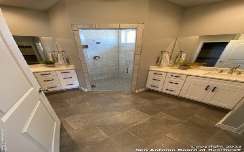 120 S Calvin Barrett, Blanco, TX 78606, 3 Habitaciones Habitaciones , ,2 BañosBaños,Residential,En Venta,120 S Calvin Barrett,1681629