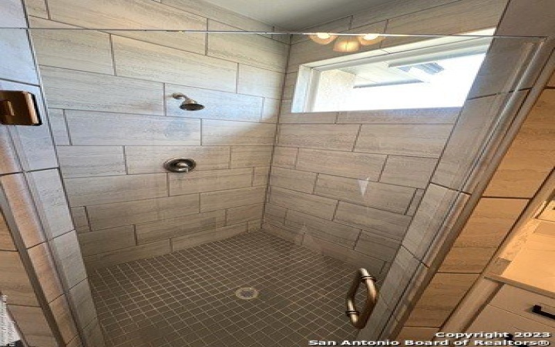 120 S Calvin Barrett, Blanco, TX 78606, 3 Habitaciones Habitaciones , ,2 BañosBaños,Residential,En Venta,120 S Calvin Barrett,1681629