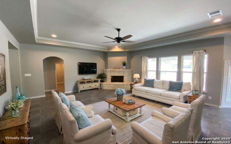 120 S Calvin Barrett, Blanco, TX 78606, 3 Habitaciones Habitaciones , ,2 BañosBaños,Residential,En Venta,120 S Calvin Barrett,1681629