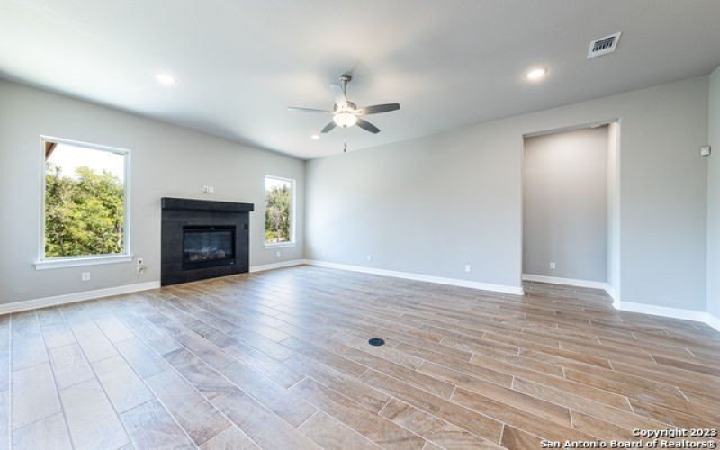 404 SEIBEL WAY, Universal City, TX 78148, 4 Bedrooms Bedrooms, ,3 BathroomsBathrooms,Residential,For Sale,404 SEIBEL WAY,1684304
