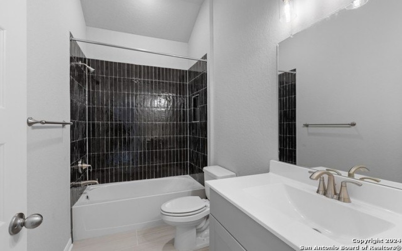 2015 Newforest Peak, New Braunfels, TX 78130, 3 Bedrooms Bedrooms, ,2 BathroomsBathrooms,Residential,For Sale,2015 Newforest Peak,1749062