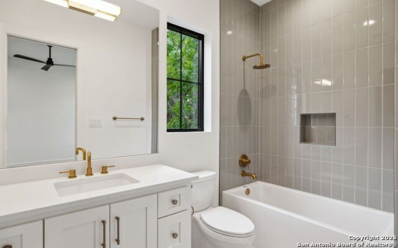 236 Riverfront Dr., New Braunfels, TX 78132, 4 Bedrooms Bedrooms, ,5 BathroomsBathrooms,Residential,For Sale,236 Riverfront Dr.,1759195
