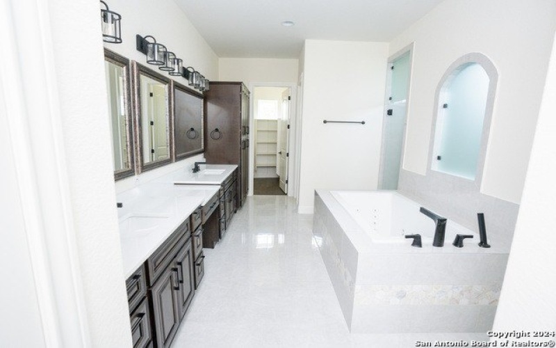 3 WOODLAND PT, Boerne, TX 78015, 5 Bedrooms Bedrooms, ,6 BathroomsBathrooms,Residential,For Sale,3 WOODLAND PT,1775939