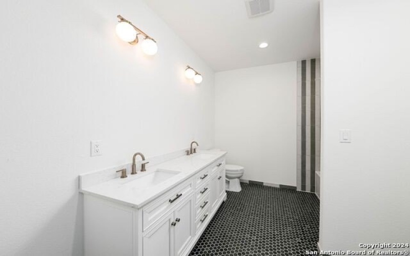 24102 Shelton Spg, San Antonio, TX 78255-4453, 4 Bedrooms Bedrooms, ,5 BathroomsBathrooms,Residential,For Sale,24102 Shelton Spg,1779343
