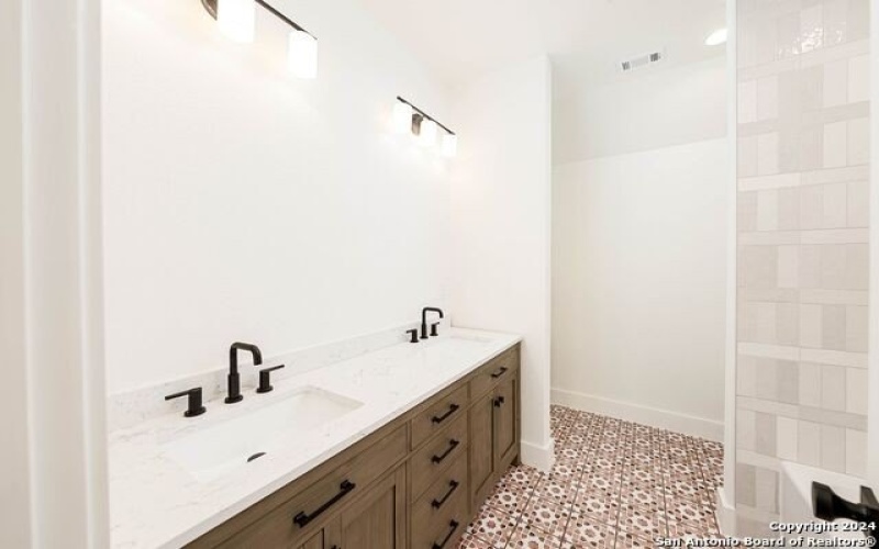 24102 Shelton Spg, San Antonio, TX 78255-4453, 4 Bedrooms Bedrooms, ,5 BathroomsBathrooms,Residential,For Sale,24102 Shelton Spg,1779343