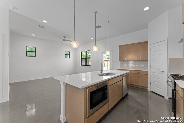 914 N Olive #101, San Antonio, TX 78202, 3 Habitaciones Habitaciones , ,2 BañosBaños,Residential,En Venta,914 N Olive #101,1781485