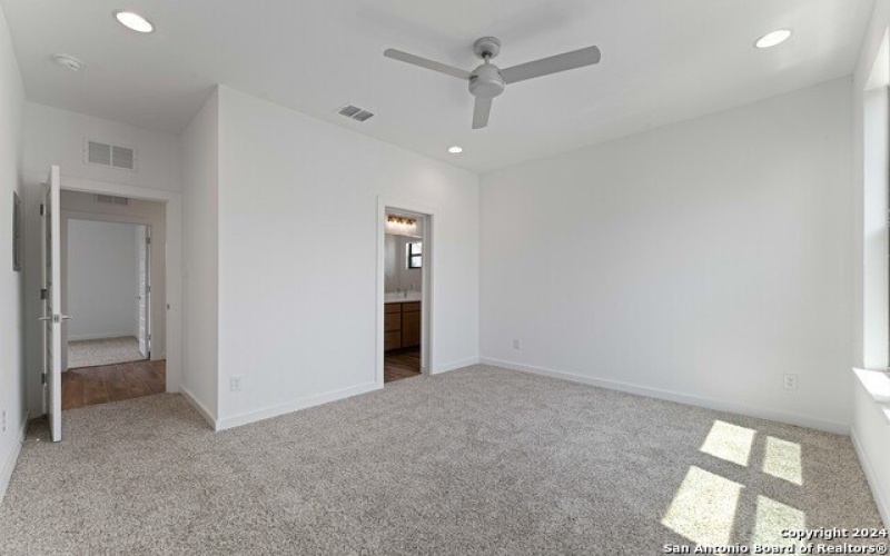 914 N Olive #101, San Antonio, TX 78202, 3 Habitaciones Habitaciones , ,2 BañosBaños,Residential,En Venta,914 N Olive #101,1781485