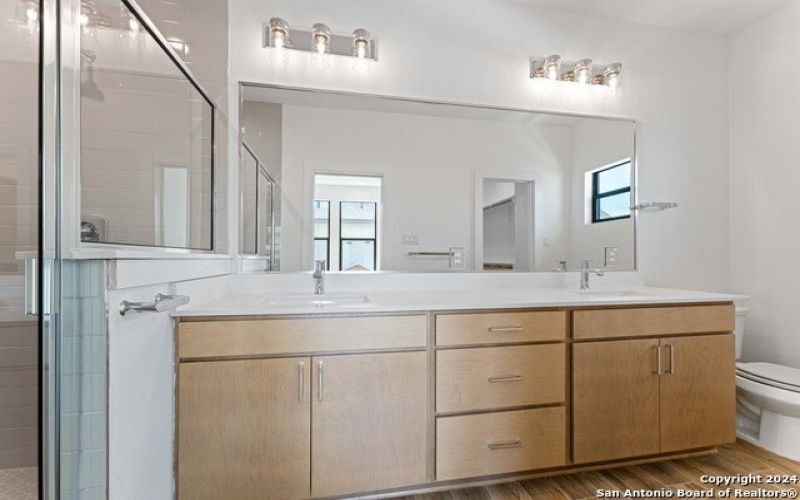 914 N Olive #101, San Antonio, TX 78202, 3 Habitaciones Habitaciones , ,2 BañosBaños,Residential,En Venta,914 N Olive #101,1781485