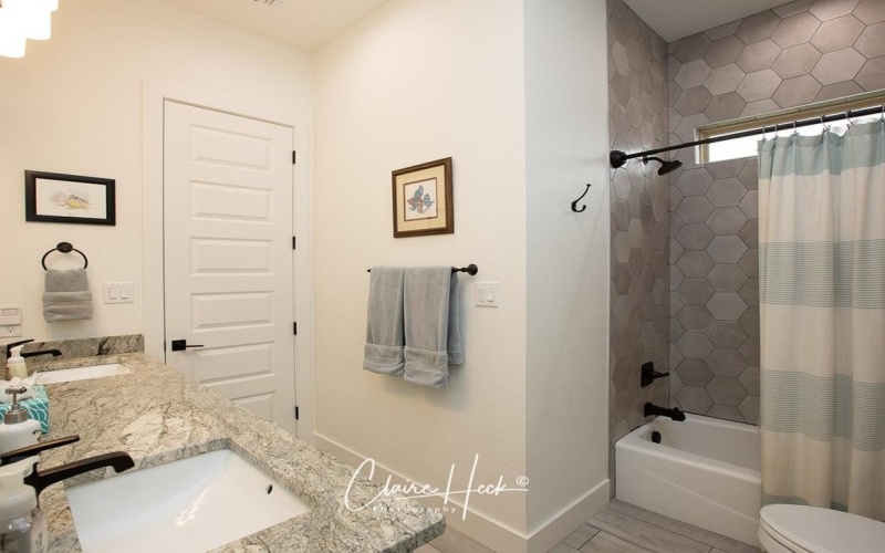 6800 Castle Wood Dr, Midland, TX 79707, 5 Habitaciones Habitaciones , ,3 BañosBaños,Residential,En Venta,6800 Castle Wood Dr,50081754