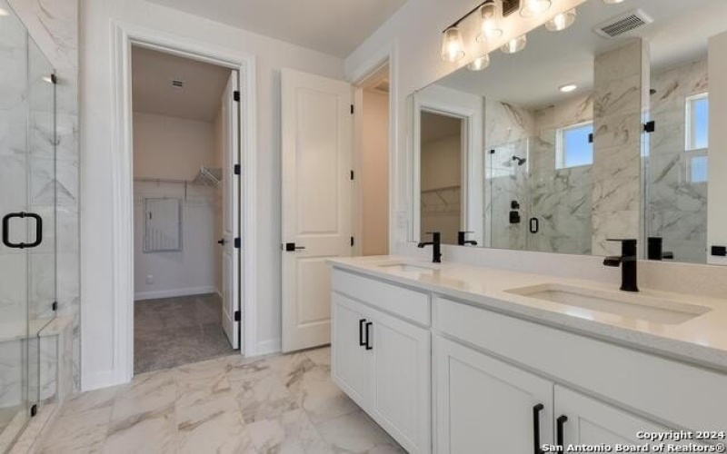 273 Ainslie Street W, Castroville, TX 78253, 4 Habitaciones Habitaciones , ,3 BañosBaños,Residential,En Venta,273 Ainslie Street W,1801331