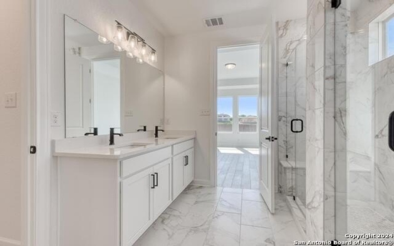 273 Ainslie Street W, Castroville, TX 78253, 4 Habitaciones Habitaciones , ,3 BañosBaños,Residential,En Venta,273 Ainslie Street W,1801331