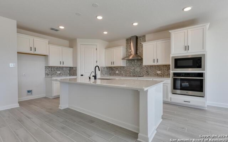 273 Ainslie Street W, Castroville, TX 78253, 4 Habitaciones Habitaciones , ,3 BañosBaños,Residential,En Venta,273 Ainslie Street W,1801331
