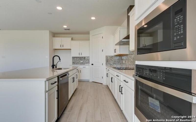 273 Ainslie Street W, Castroville, TX 78253, 4 Habitaciones Habitaciones , ,3 BañosBaños,Residential,En Venta,273 Ainslie Street W,1801331