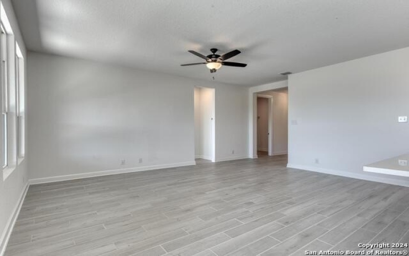 273 Ainslie Street W, Castroville, TX 78253, 4 Habitaciones Habitaciones , ,3 BañosBaños,Residential,En Venta,273 Ainslie Street W,1801331
