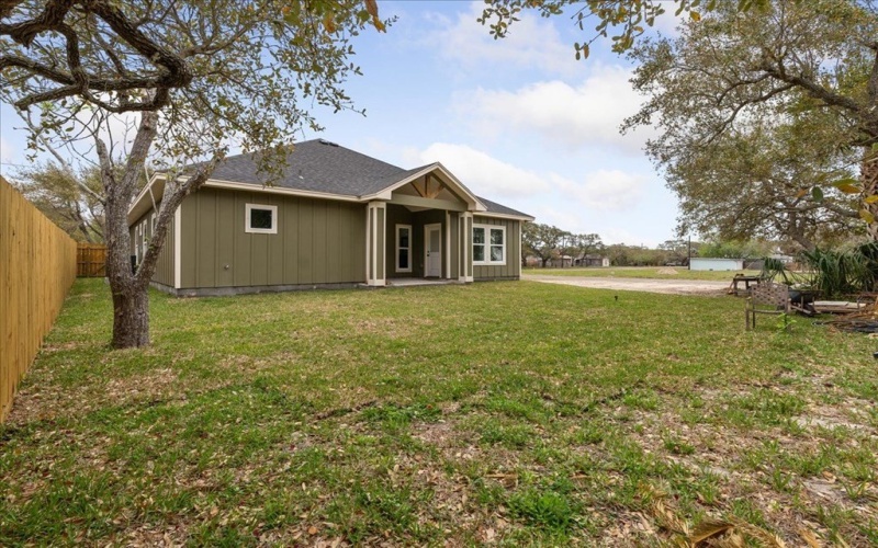 411 W Magnolia, Aransas Pass, TX 78336, 3 Bedrooms Bedrooms, ,2 BathroomsBathrooms,Residential,For Sale,411 W Magnolia,147698