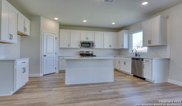 1341 Meester Dr, San Antonio, TX 78245, 4 Habitaciones Habitaciones , ,3 BañosBaños,Residential,En Venta,1341 Meester Dr,1831157