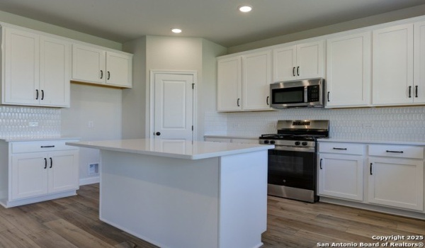1341 Meester Dr, San Antonio, TX 78245, 4 Habitaciones Habitaciones , ,3 BañosBaños,Residential,En Venta,1341 Meester Dr,1831157