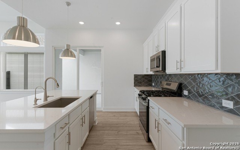 10011 UNIVERSITY WAY, San Antonio, TX 78224, 3 Bedrooms Bedrooms, ,2 BathroomsBathrooms,Residential,For Sale,10011 UNIVERSITY WAY,1832838