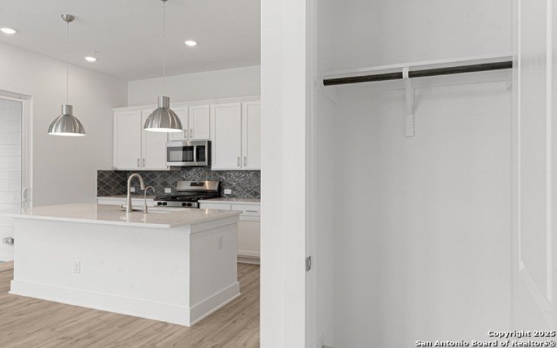 10011 UNIVERSITY WAY, San Antonio, TX 78224, 3 Bedrooms Bedrooms, ,2 BathroomsBathrooms,Residential,For Sale,10011 UNIVERSITY WAY,1832838