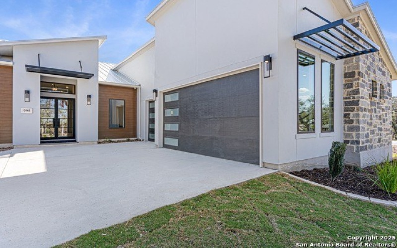 995 BELLE OAKS BLVD, Bulverde, TX 78163, 3 Bedrooms Bedrooms, ,5 BathroomsBathrooms,Residential,For Sale,995 BELLE OAKS BLVD,1832972