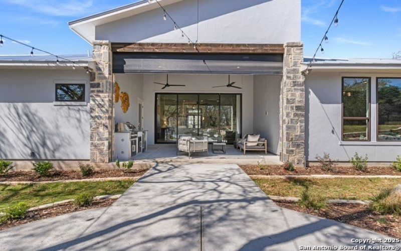 995 BELLE OAKS BLVD, Bulverde, TX 78163, 3 Bedrooms Bedrooms, ,5 BathroomsBathrooms,Residential,For Sale,995 BELLE OAKS BLVD,1832972