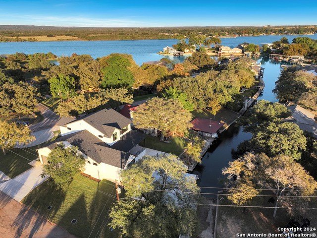 300 Deer Dr., Sunrise Beach, TX 78643, 5 Habitaciones Habitaciones , ,5 BañosBaños,Residential,En Venta,300 Deer Dr.,1825228