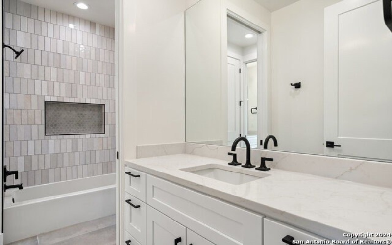 300 Deer Dr., Sunrise Beach, TX 78643, 5 Bedrooms Bedrooms, ,5 BathroomsBathrooms,Residential,For Sale,300 Deer Dr.,1825228