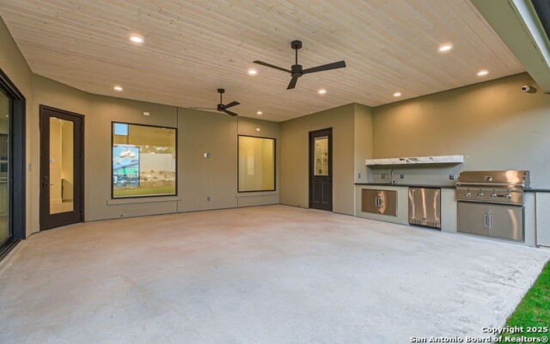 7026 Bluff Run, San Antonio, TX 78257, 4 Habitaciones Habitaciones , ,5 BañosBaños,Residential,En Venta,7026 Bluff Run,1826589