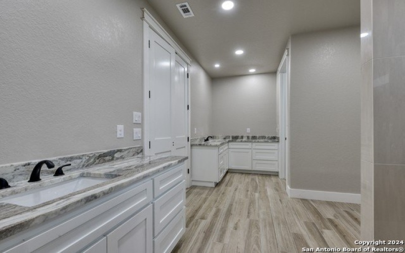 956 Horseshoe Falls, Bandera, TX 78003, 3 Bedrooms Bedrooms, ,3 BathroomsBathrooms,Residential,For Sale,956 Horseshoe Falls,1837010